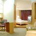 Jinzhou International Business Hotel in Guangzhou room with desk, bed and sitting area