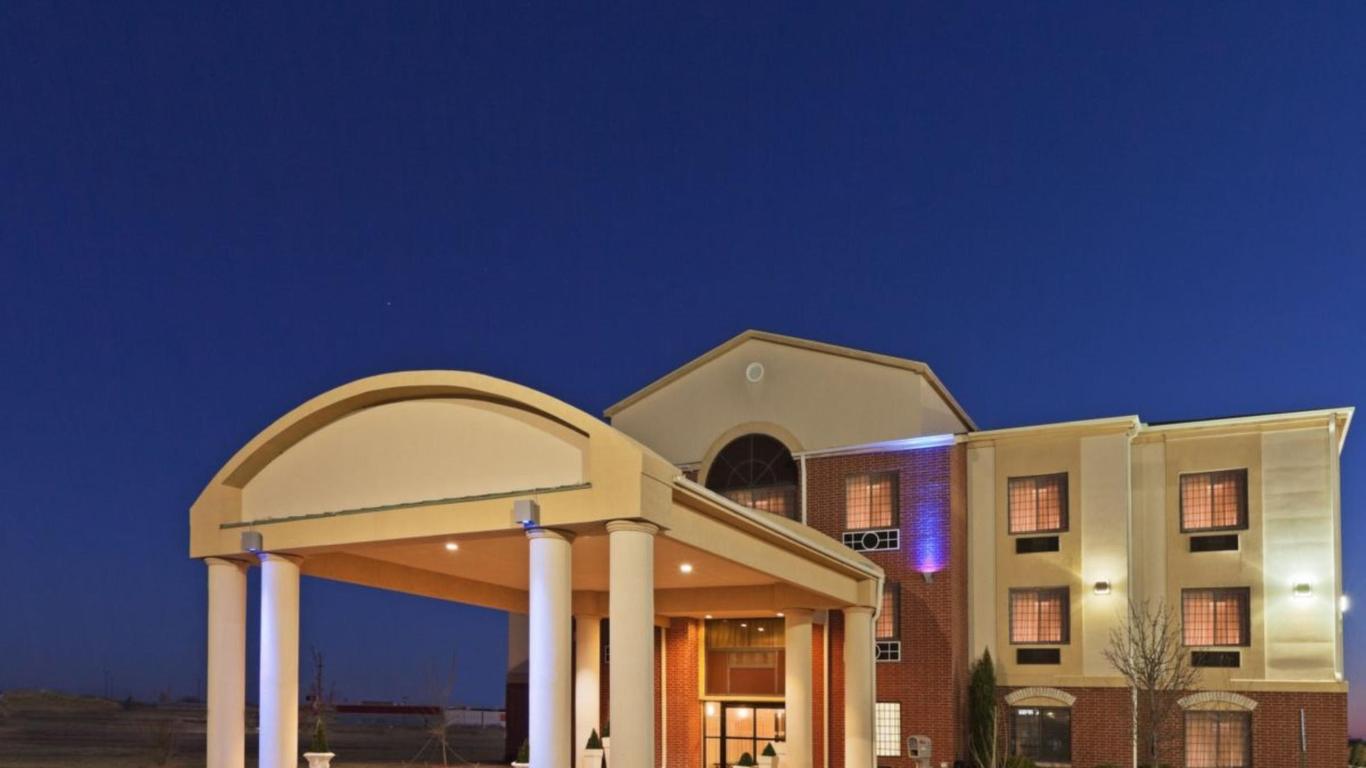 Holiday Inn Express & Suites Plainview