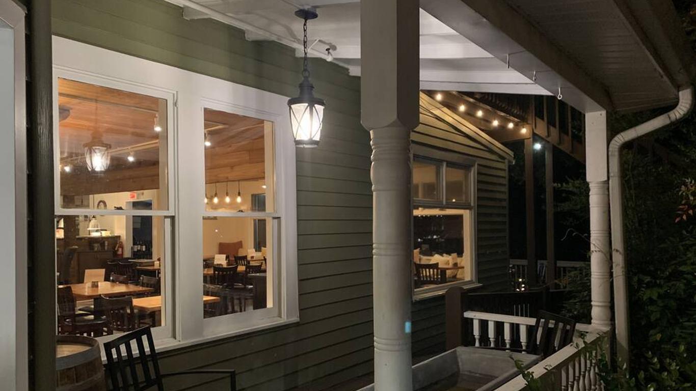 Woodbridge Inn & Tavern