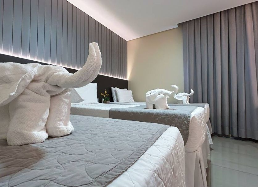 Pietro Angelo Hotel in Foz do Iguaçu room with elephant towel sculptures on the beds