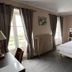 Les Bords de Seine in La Roche-Guyon: bright guest room with double bed, desk, radiator and tall windows