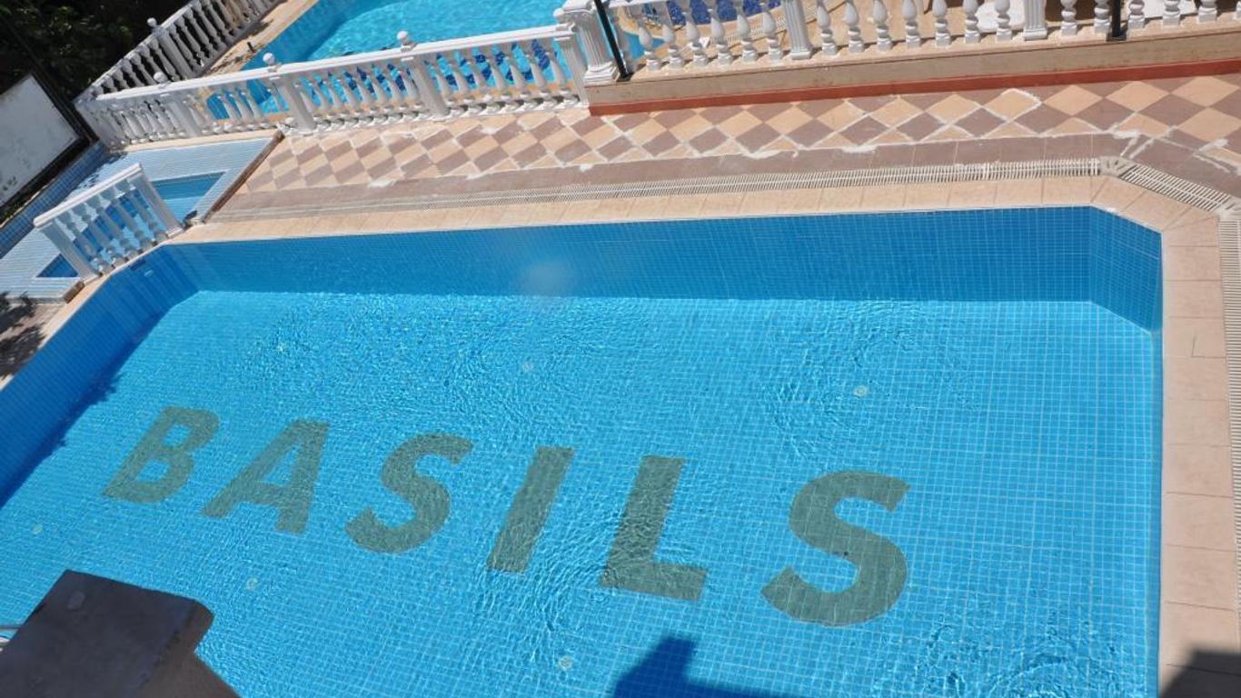 Basil's Apart Hotel