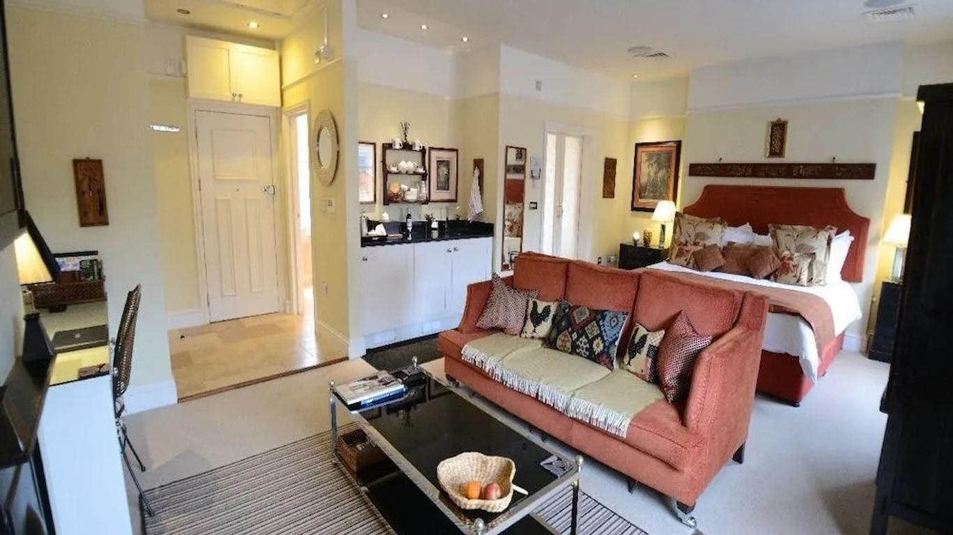 Gilbey's Bar, Restaurant & Townhouse