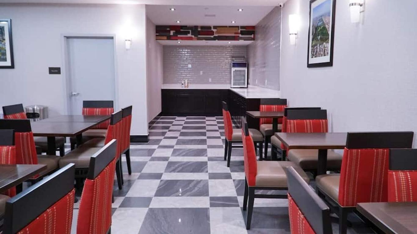Lotus Blu Inn & Suites