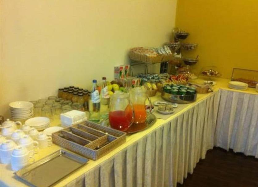 Buffet Photo