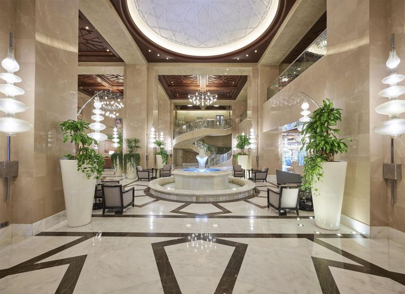 Hilton Suites Jabal Omar Makkah lobby in Mecca with grand chandelier and central fountain