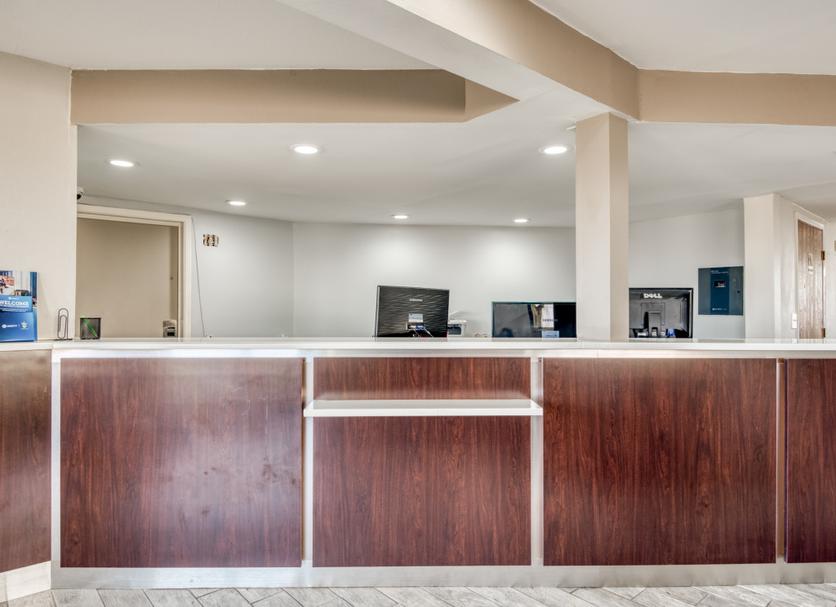 Front desk Photo