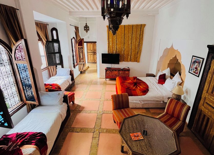 Riad Ghali & Spa, Marrakech: traditional riad room with beds, arched windows and lantern lighting