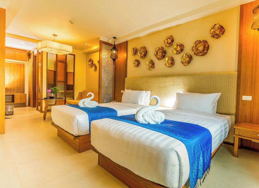 The Signature Hotel @ Thapae in Chiang Mai guest room with twin beds, blue runners, and wall decor