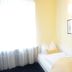 Herdegen Rooms - Self Check-in in Passau, single bed with yellow accents beside a bright window