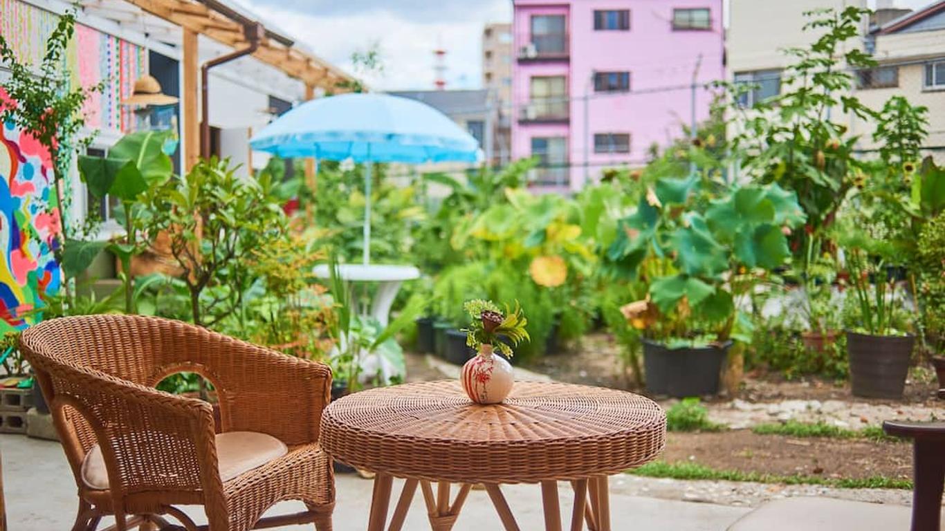 Kamagasaki University Of The Arts Cafe Garden Guest House Aka Kamagei