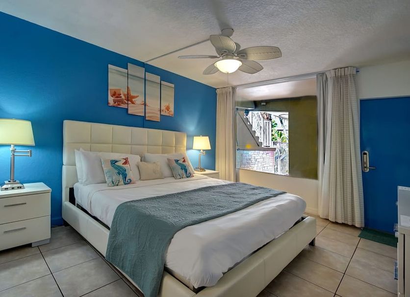 Castle by the Sea Motel room in Lauderdale-by-the-Sea with king bed, blue walls and balcony view