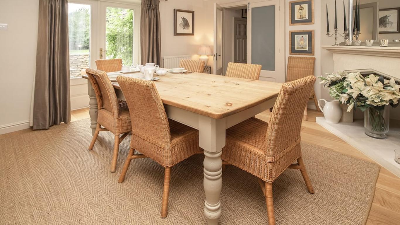 Great Ashley Farm Bed and Breakfast & Shepherds Huts