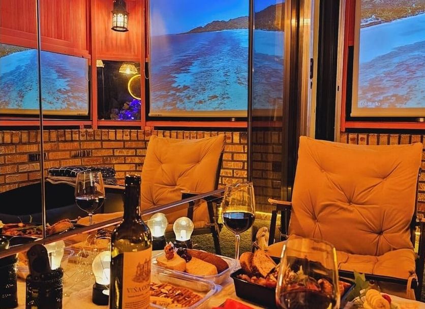 Polo Tourist Hotel Incheon dining area with ocean-view windows and set table