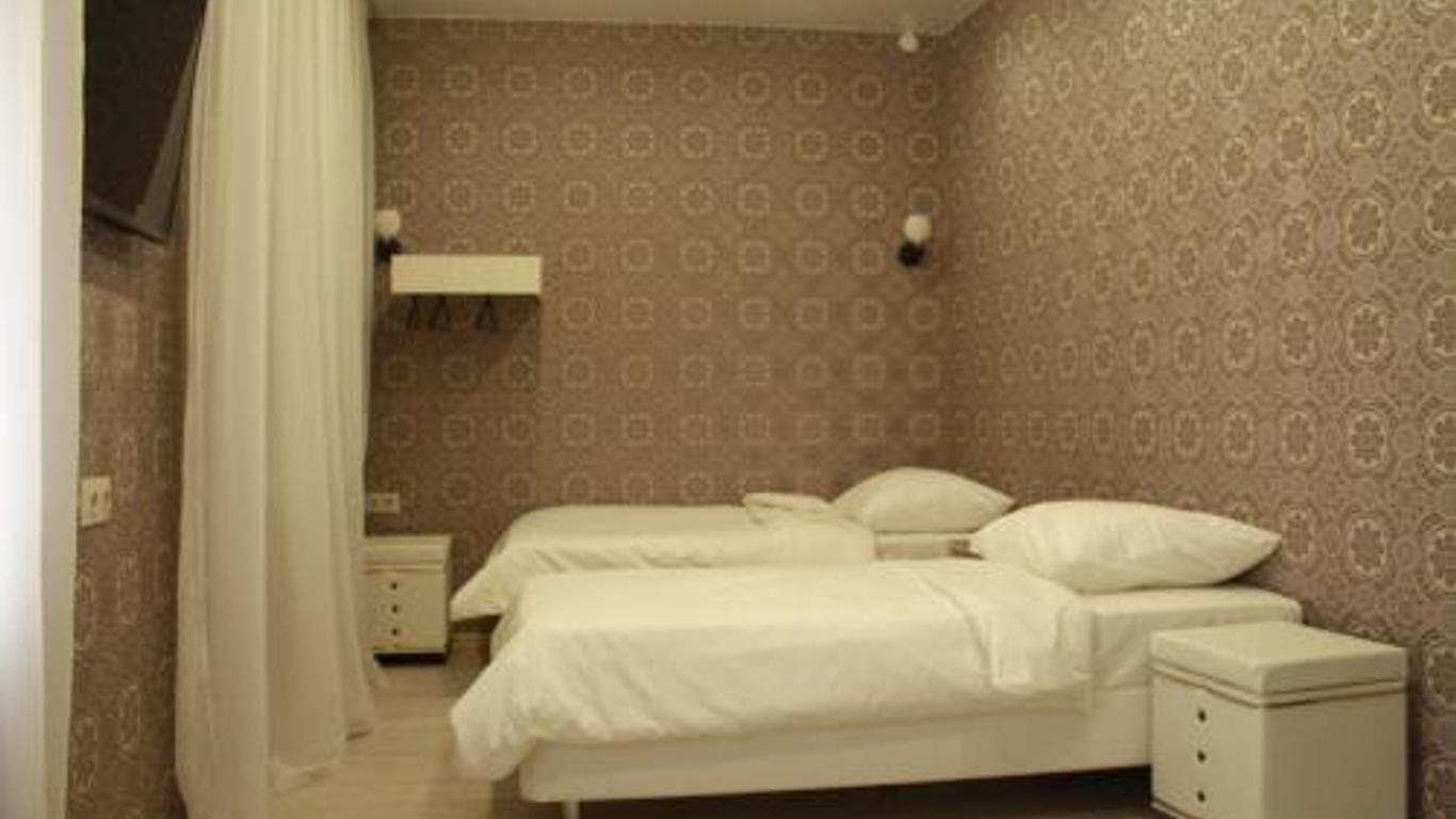 Airport City Lodge