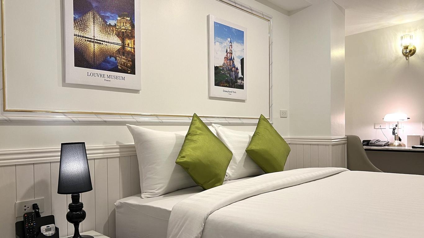 Travelier Hostel