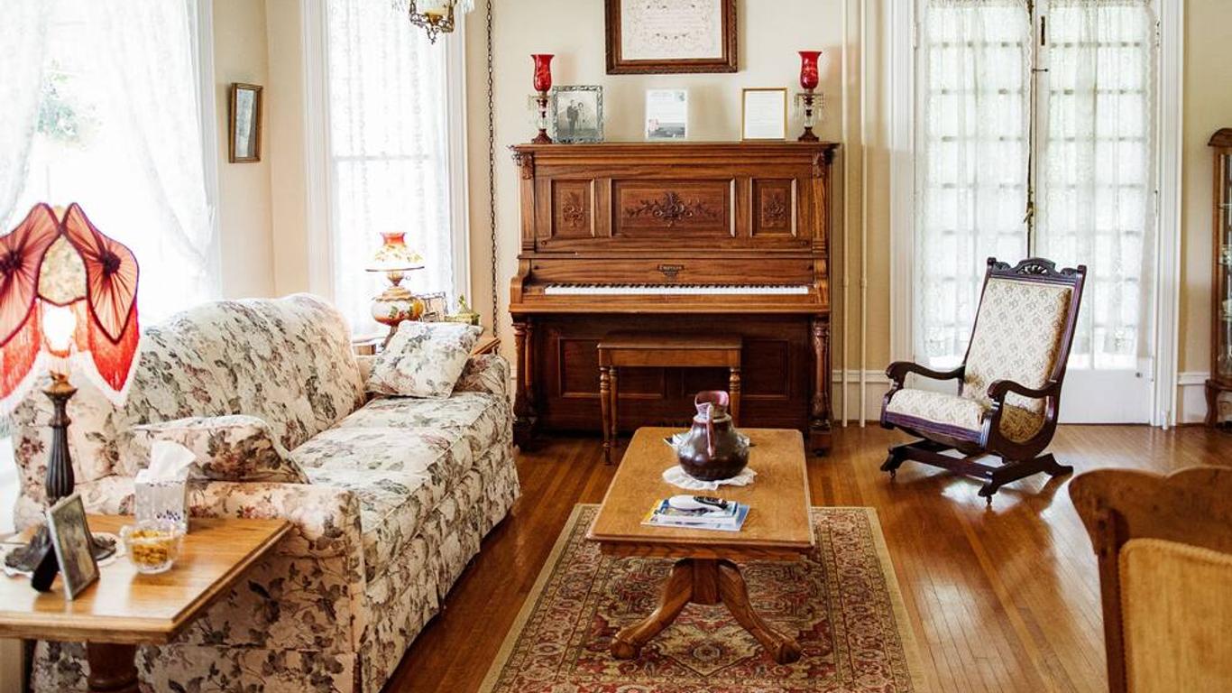 Hudson Manor Bed & Breakfast