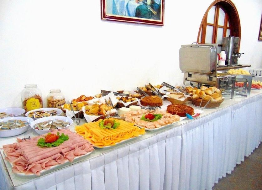 Buffet Photo
