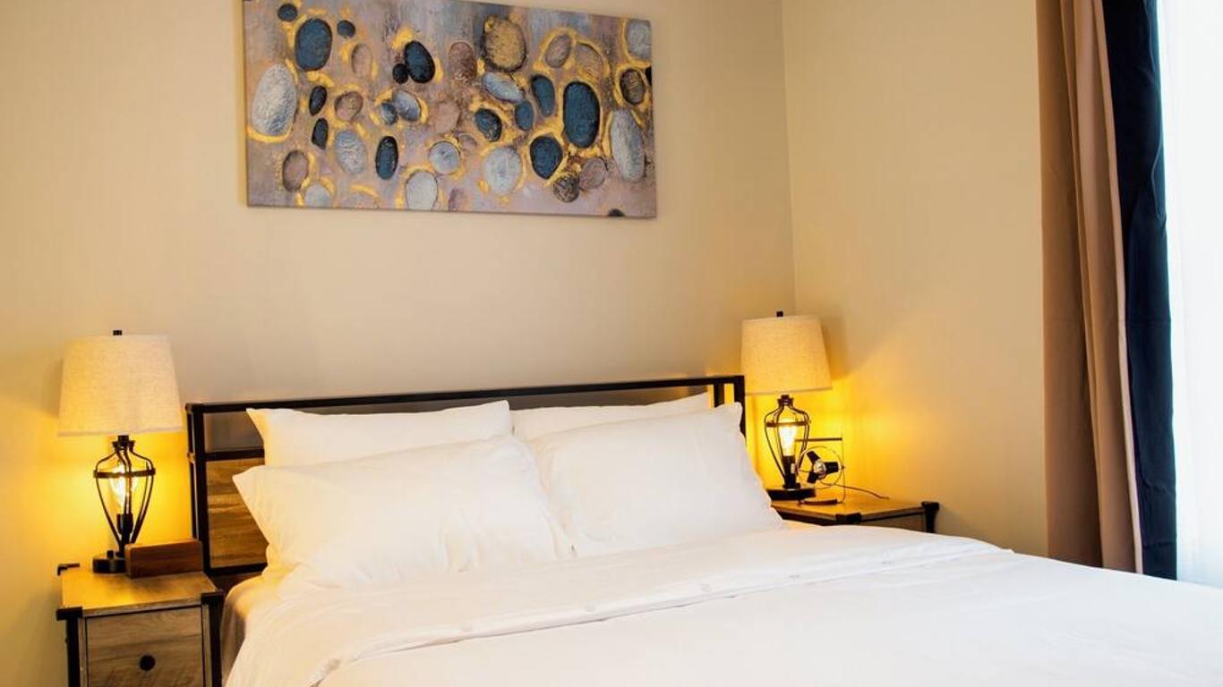 HomeTel Premium Guest Suite w/ Private Entrance