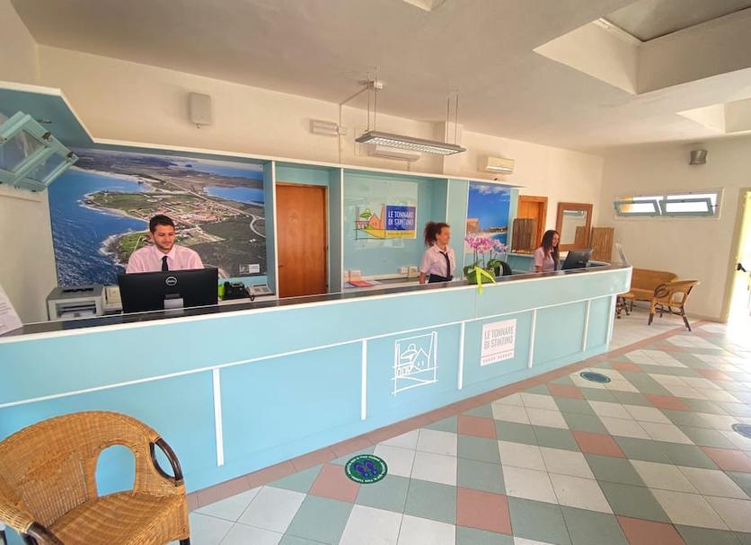 Front desk Photo