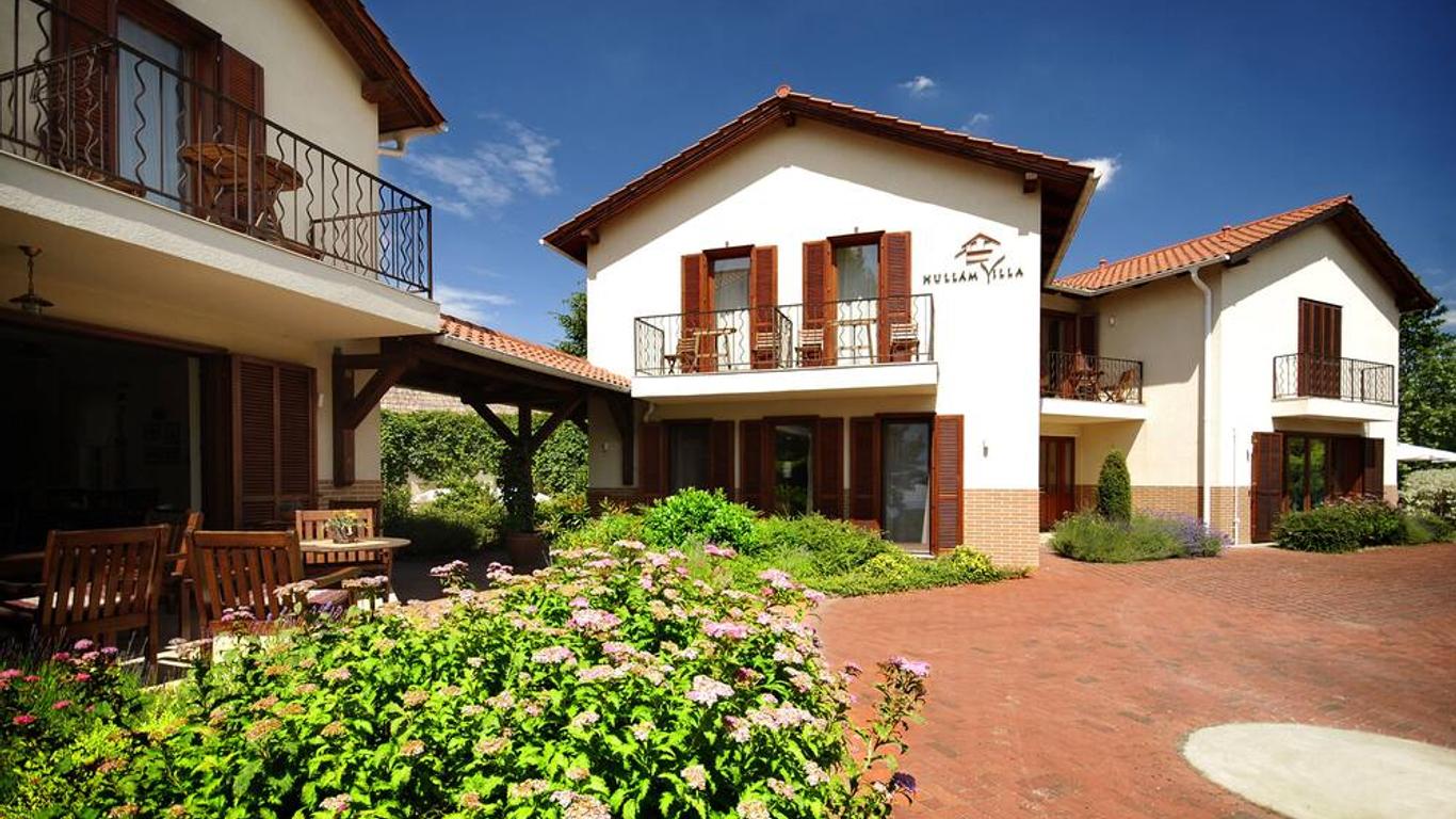 Hullám Villa B&B