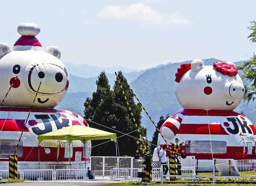 Hotel Green Plaza Joetsu in Minamiuonuma with giant bear-shaped inflatable figures and mountain backdrop