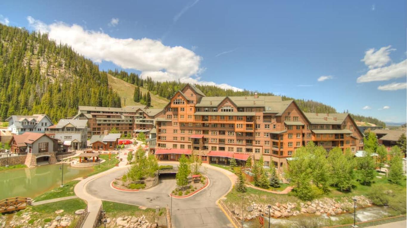 Zephyr Mountain Lodge