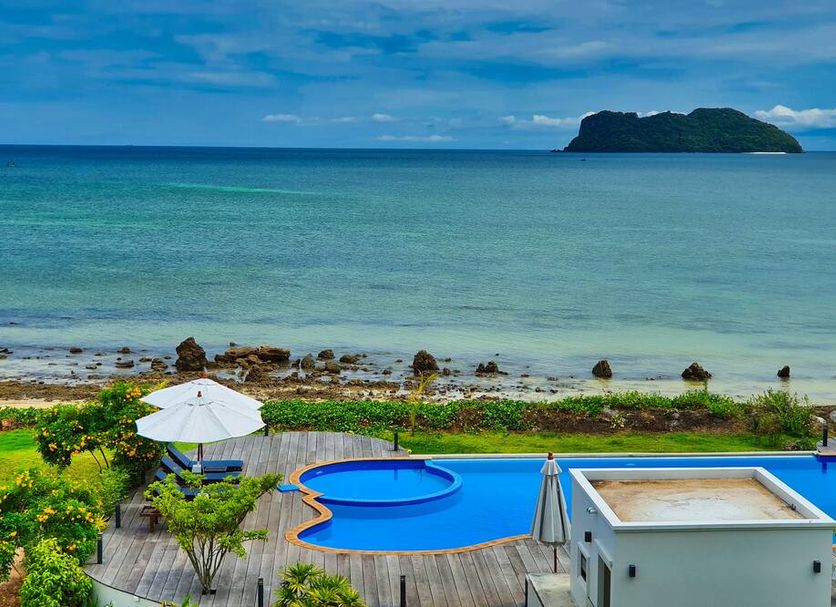 The Beach Resort & Residence - Sha Plus in Pathio with infinity pool and ocean view to island