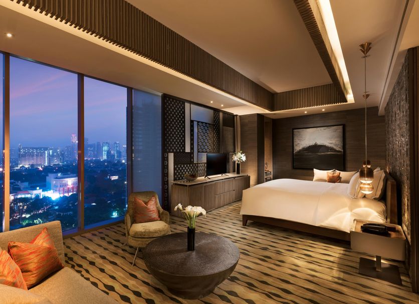 DoubleTree by Hilton Hotel Jakarta - Diponegoro guest room with city skyline view