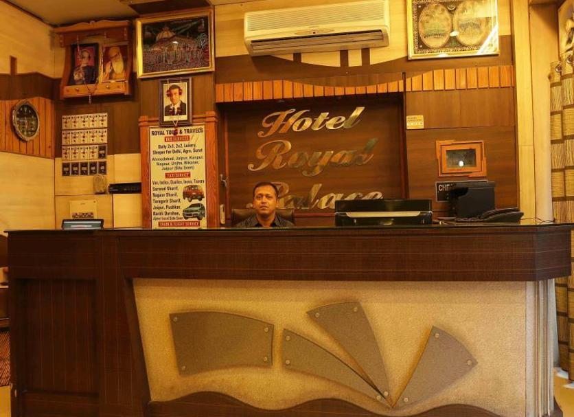 Front desk Photo
