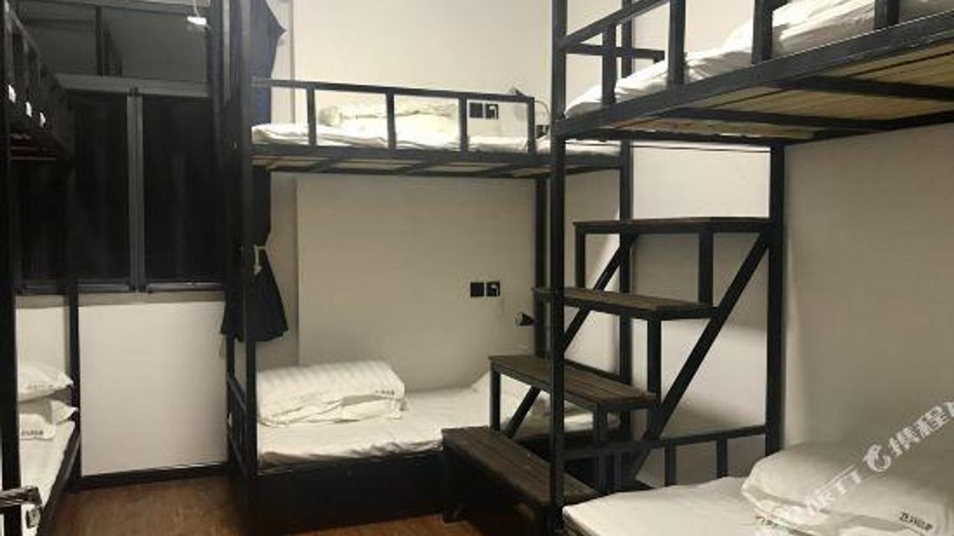 Zeako Youth Hostel