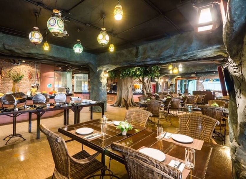 Dang Derm Khaosan, Bangkok: cave-themed restaurant with hanging lanterns and woven chairs