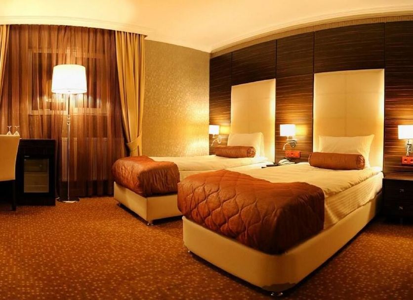 Rota Bulvar Hotel Ankara guest room with two single beds and warm ambient lighting