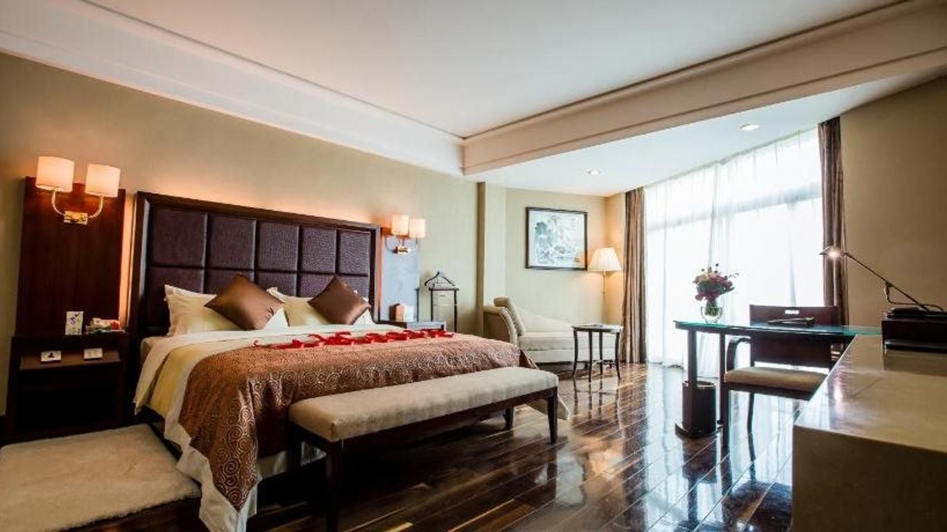 Linyin Holiday Hotel