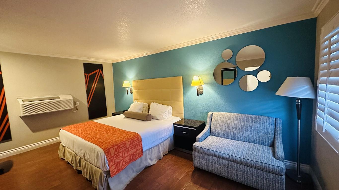 Casa Blanca Hotel & Suites Orange