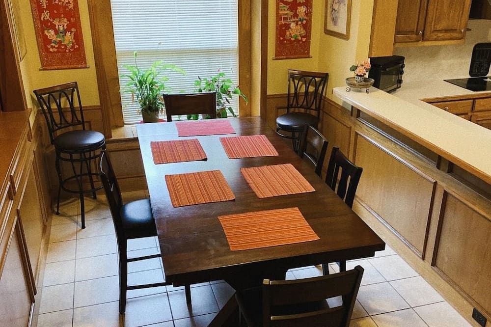 Dining room Photo