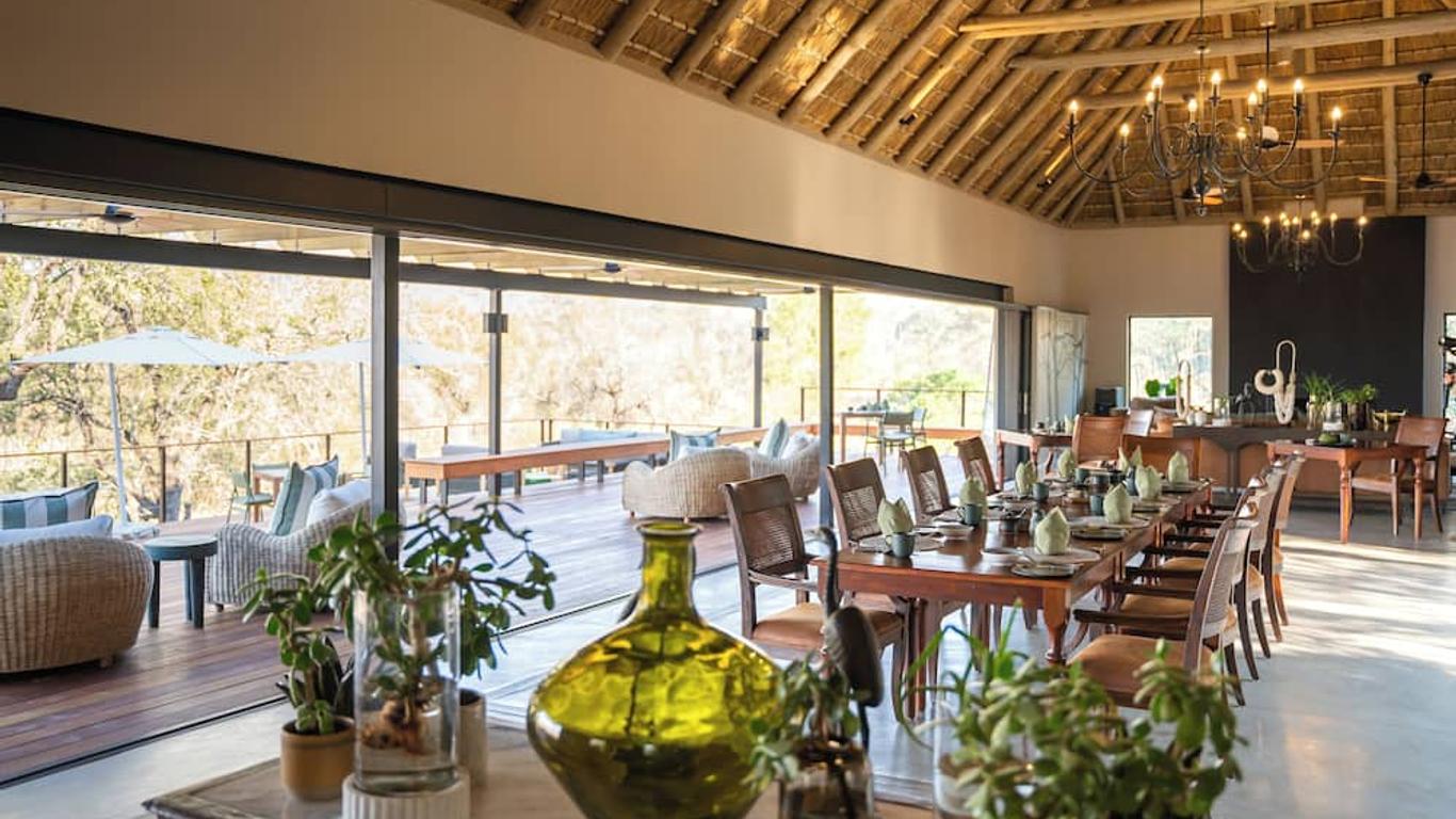 Thornybush Simbambili Lodge