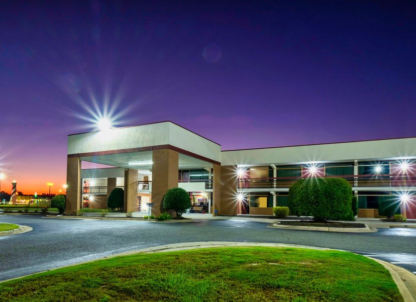 Red Roof Inn Kenly - I-95 exterior at dusk with illuminated entrance and parking lot