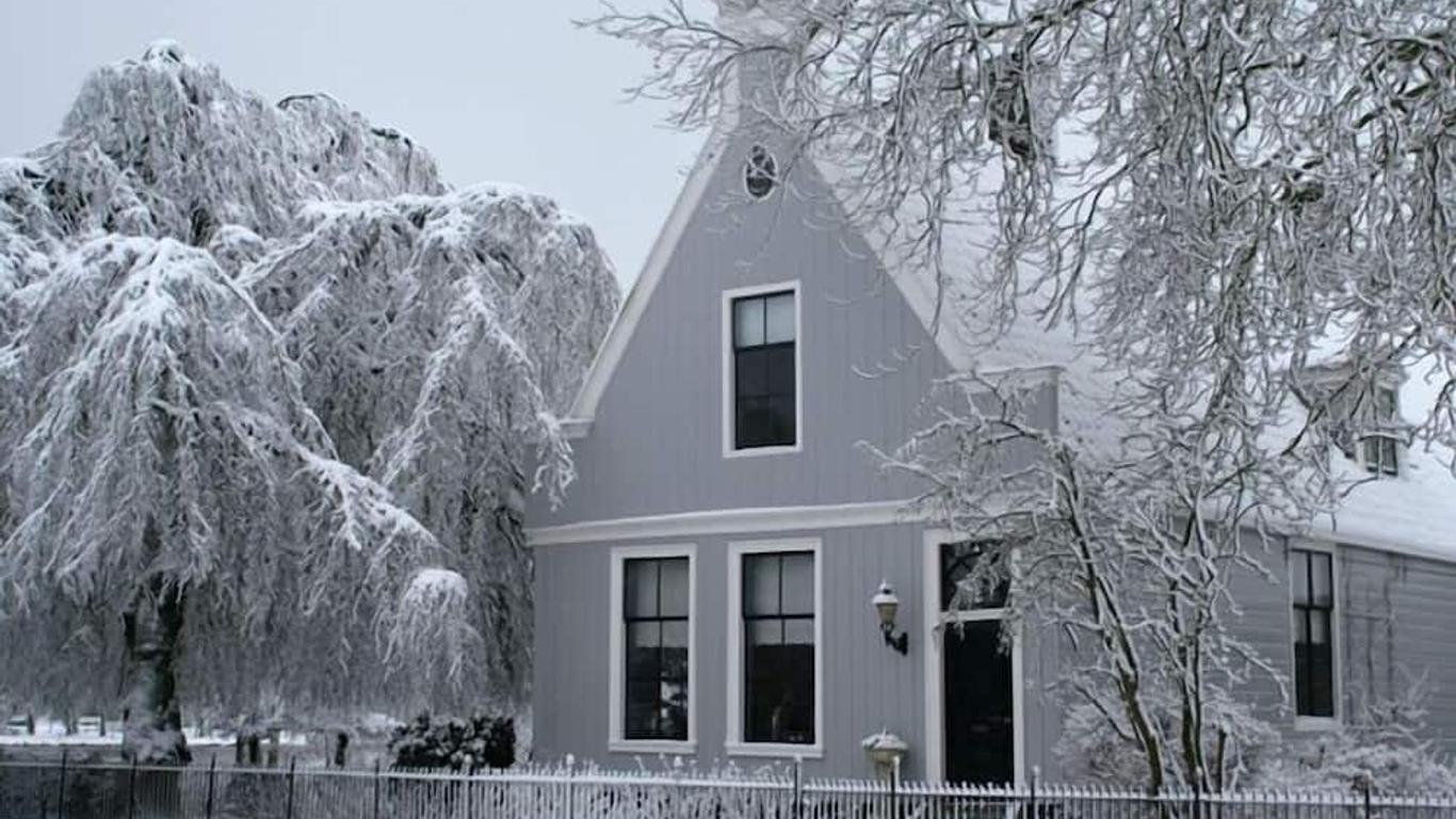 Inn on the Lake