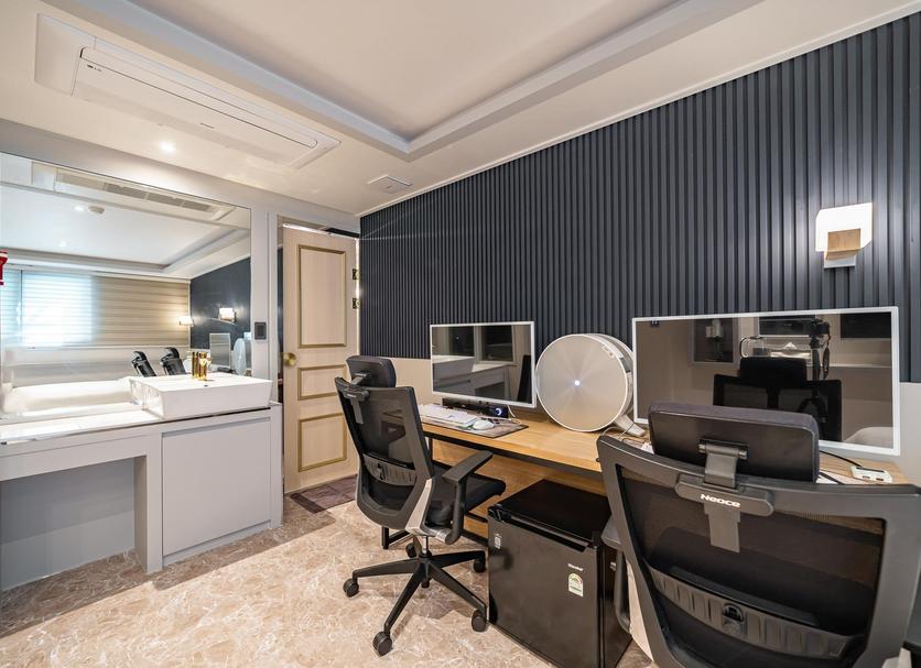 Business center Photo