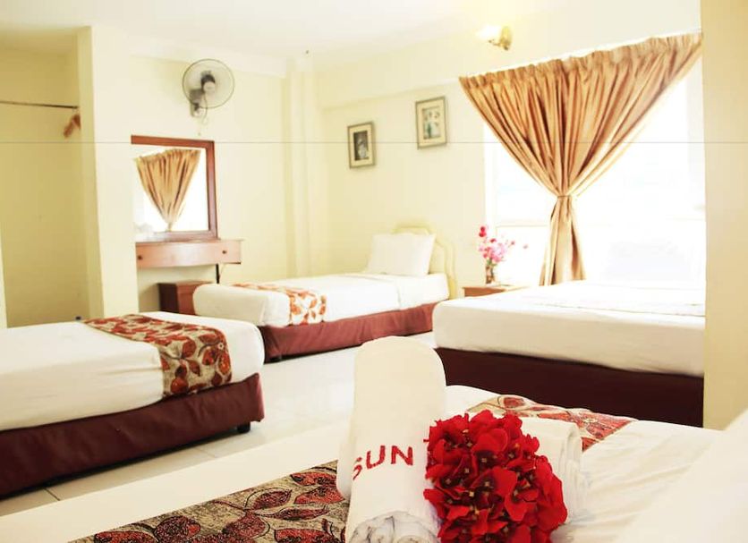Sun Inns Hotel Lagoon in Petaling Jaya room with four single beds and curtained window