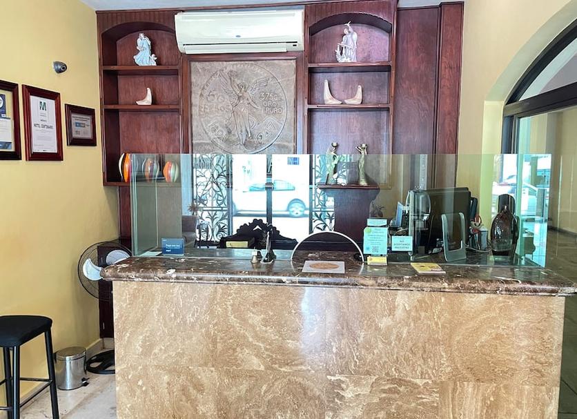 Front desk Photo