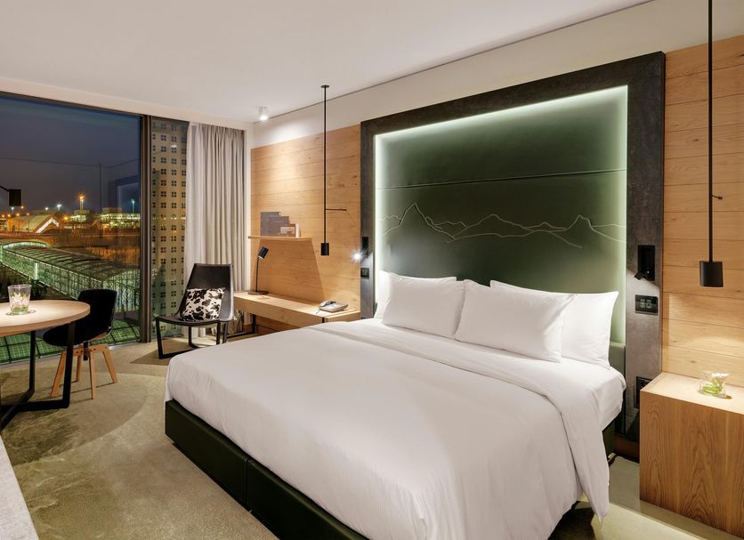 Hilton Munich Airport room with king bed and airport view in Munich