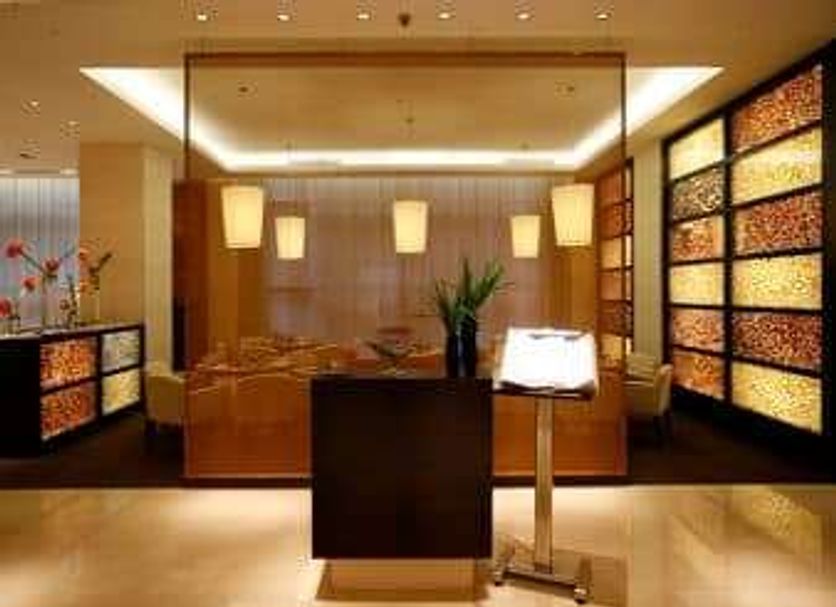 Howard Johnson by Wyndham Parkland Hotel Dalian lobby with warm lighting and seating area