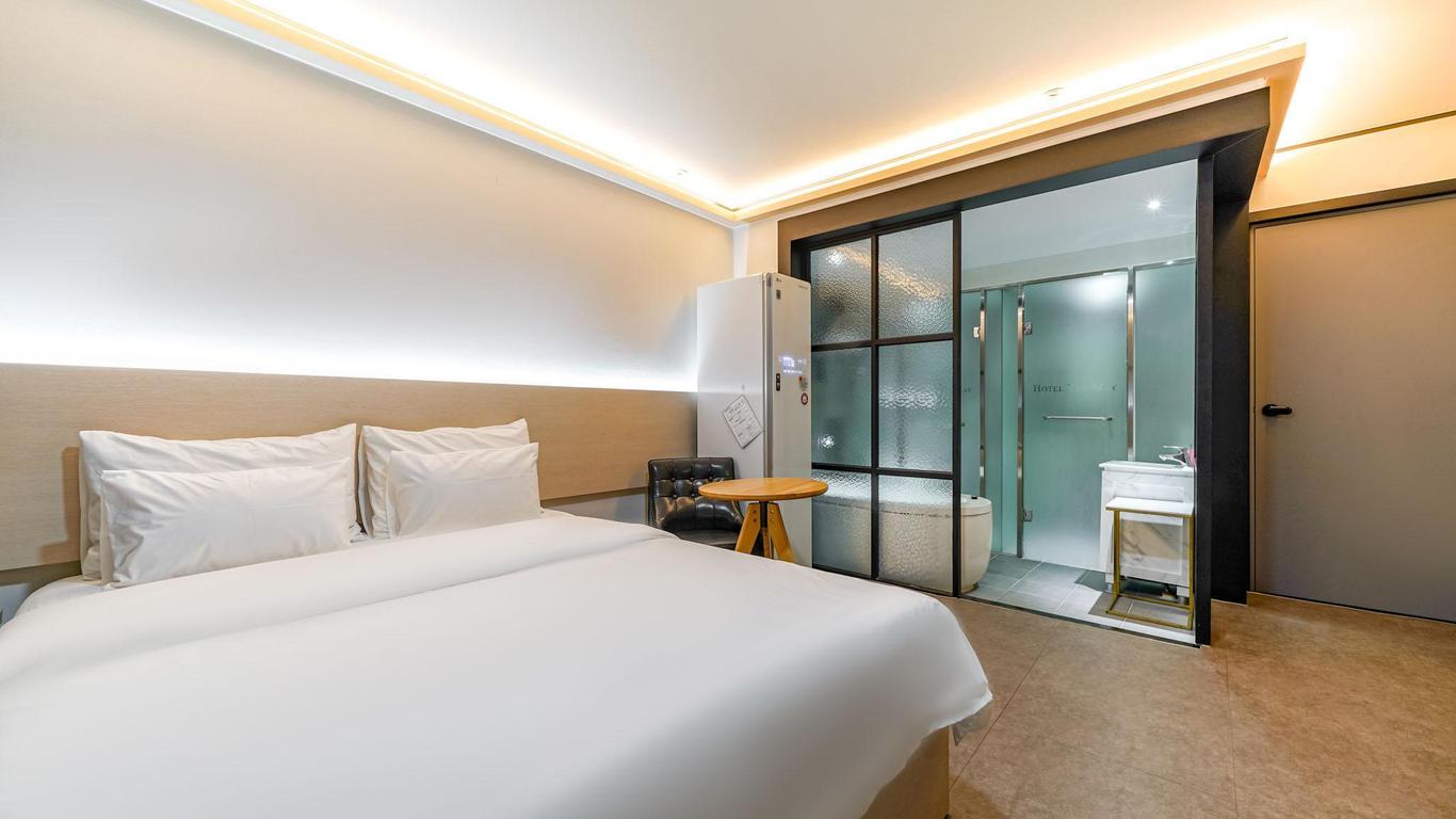 Hotel The May