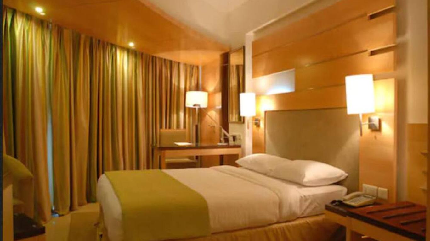 Peninsula Grand Hotel