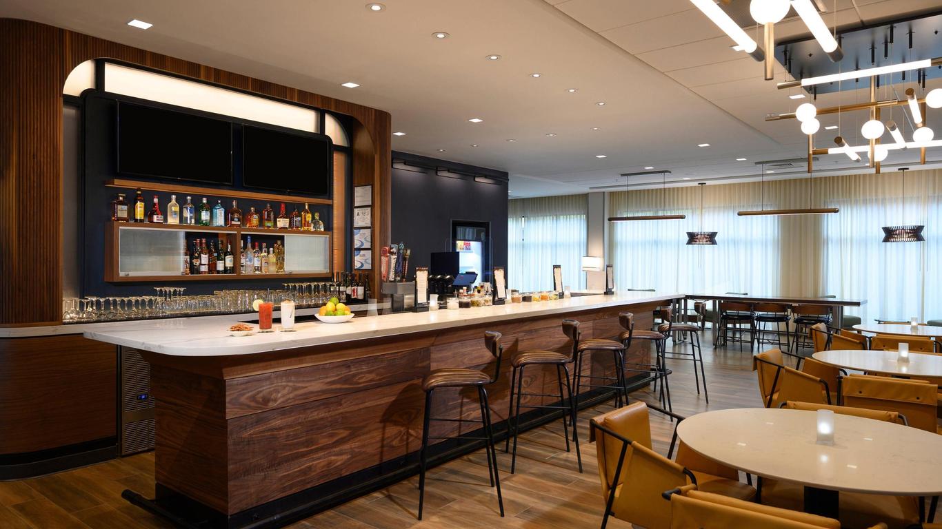 Courtyard by Marriott Charlotte Waverly