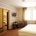 Hotel Zum Bären in Rüdesheim am Rhein guest room with twin beds, window, TV, and chair