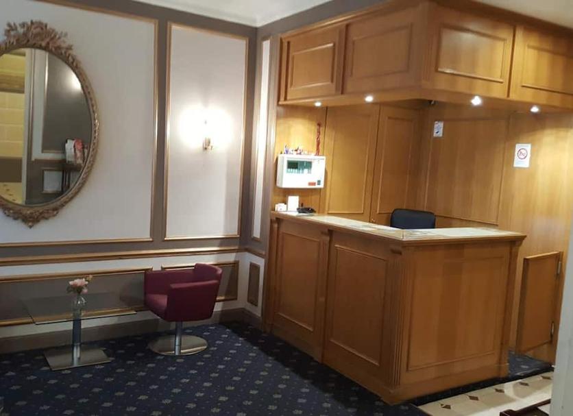 Front desk Photo
