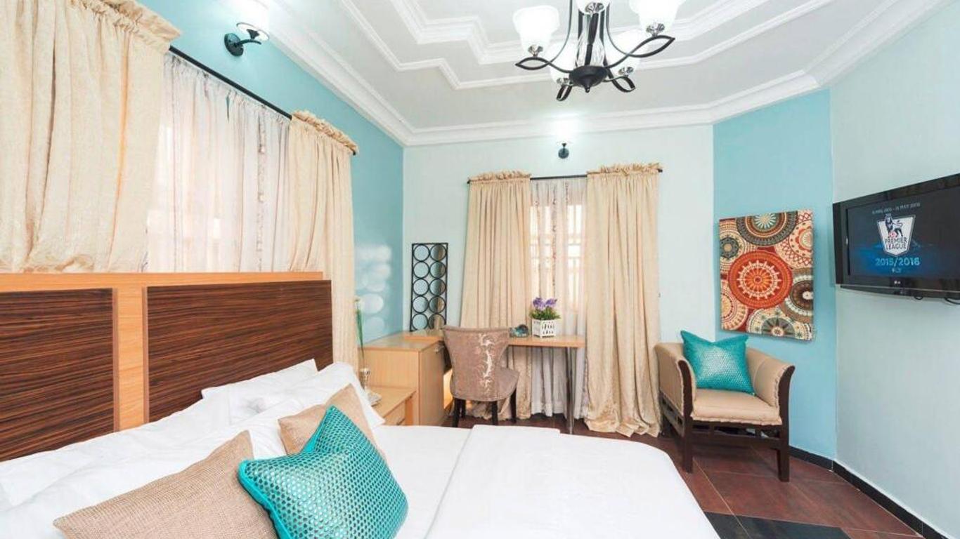Britannia Hotel & Suites